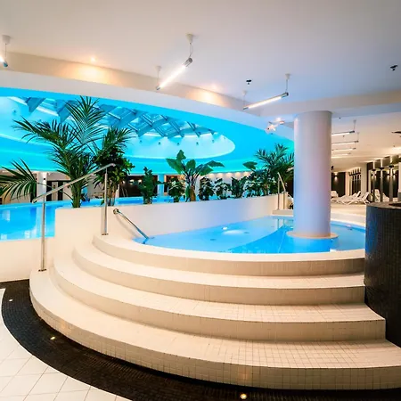 Apartment Hanza Black & White 17th Floor & Pool Parking By Stayly *