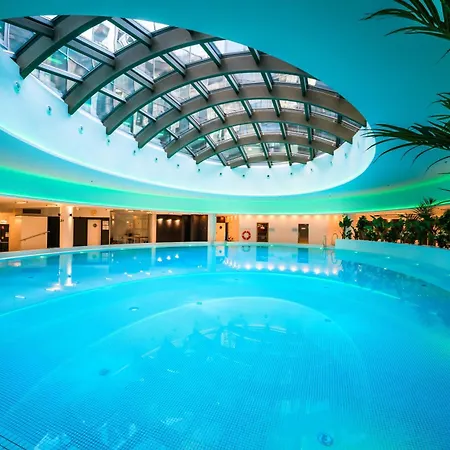 Hanza Black & White 17th Floor & Pool Parking By Stayly 아파트