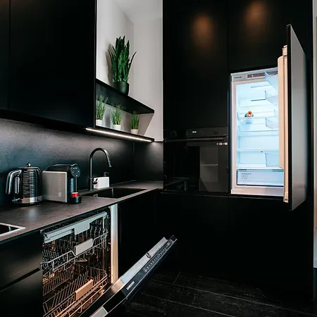 Apartment Hanza Black & White 17th Floor & Pool Free Parking By Stayly