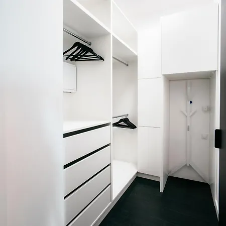 Hanza Black & White 17th Floor & Pool Parking By Stayly Apartament *
