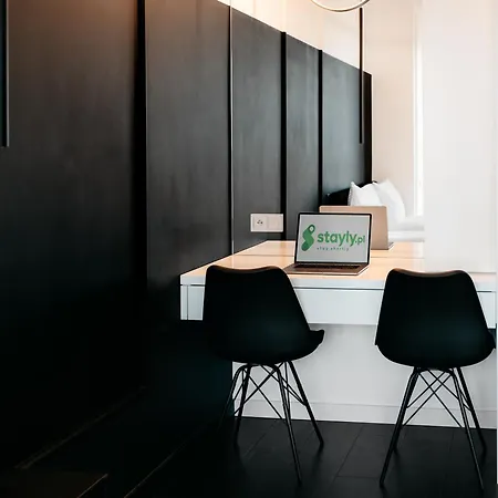 Apartman Hanza Black & White 17th Floor & Pool Parking By Stayly *