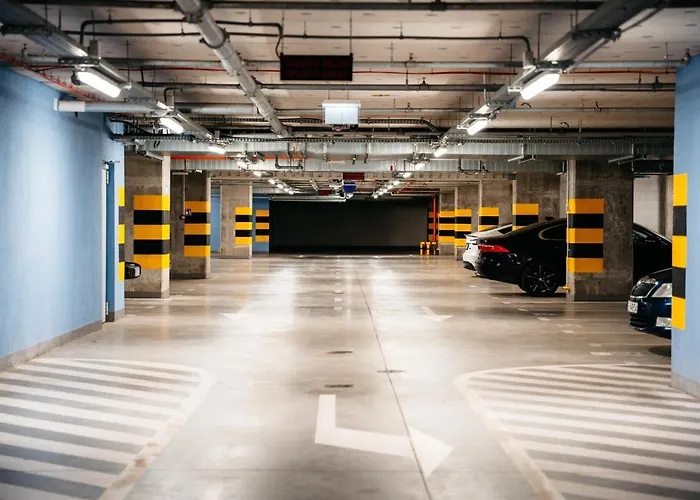 Hanza Black & White 17th Floor & Pool Parking By Stayly Апартаменты *