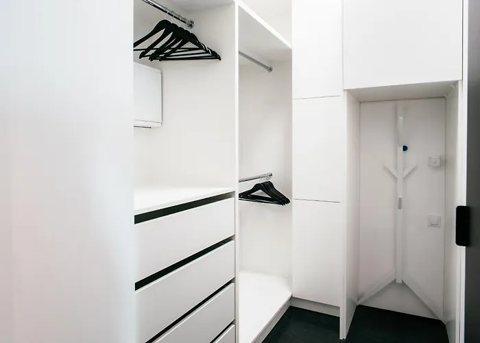 Hanza Black & White 17th Floor & Pool Parking By Stayly 아파트 *